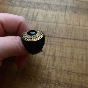Sz 5 STELLA AND DOT black cocktail ring